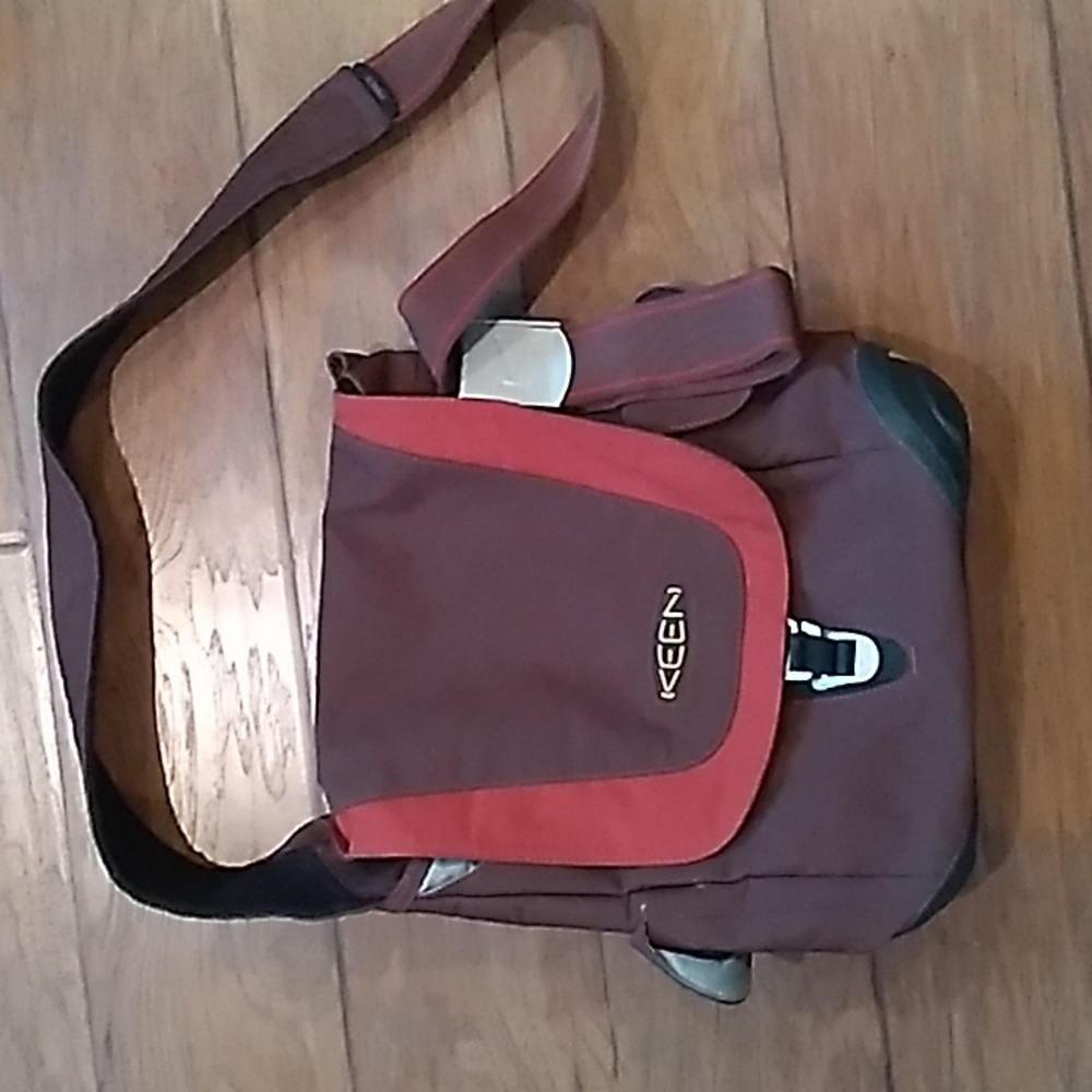 Keen Hybrid Think Brown and Rust Messanger Bag with Rubber Bottom